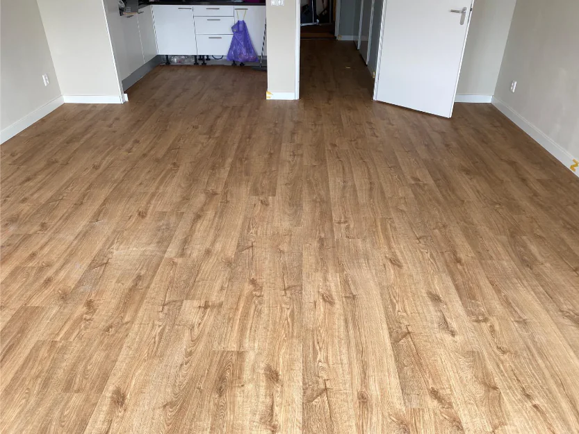 Appartement met een laminaatvloer (beeld 4)