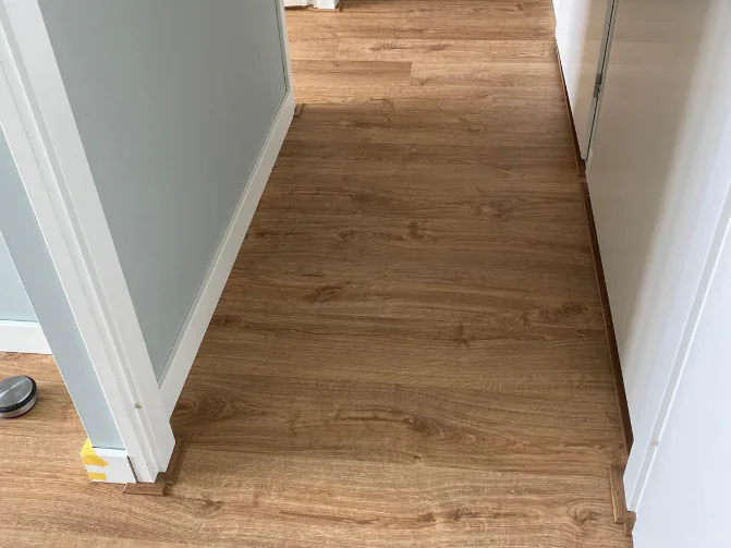 Appartement met een laminaatvloer (beeld 5)
